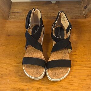 Adrienne Vittadini Black and Tan Sandals